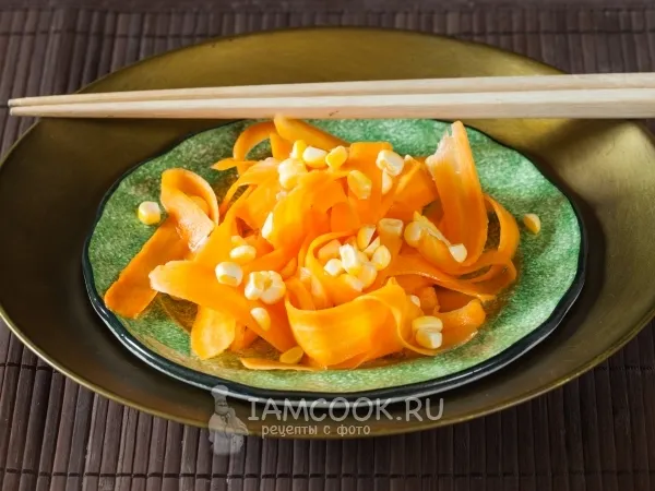 Фото блюда: Салат из моркови и кукурузы