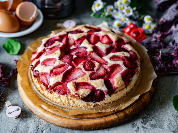 Фото блюда: Простой и быстрый пирог с клубникой