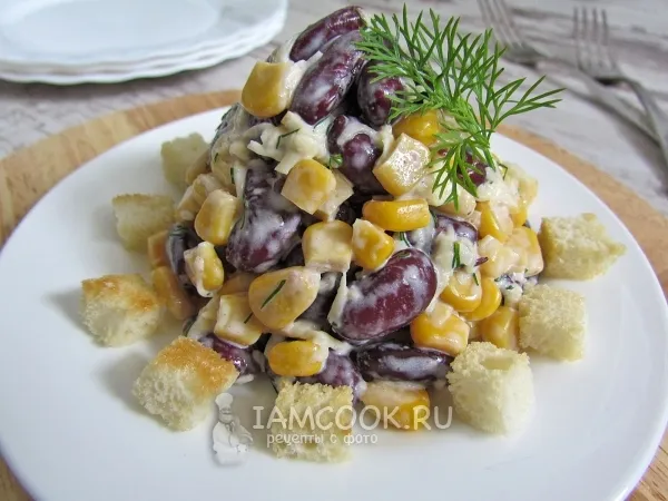 Фото блюда: Салат с кукурузой и сухариками