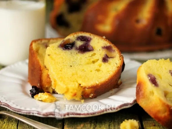 Фото блюда: Кекс на кефире с виноградом и голубикой