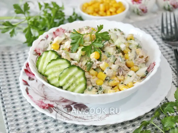 Фото блюда: Салат с тунцом, кукурузой и огурцом