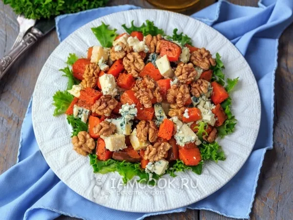 Фото блюда: Салат из тыквы с голубым сыром и орехами