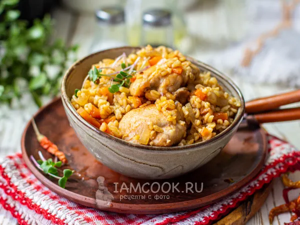 Фото блюда: Куриные бедра с булгуром на сковороде