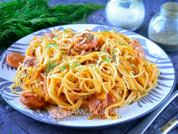 Фото блюда: Спагетти с сосисками и сыром в духовке