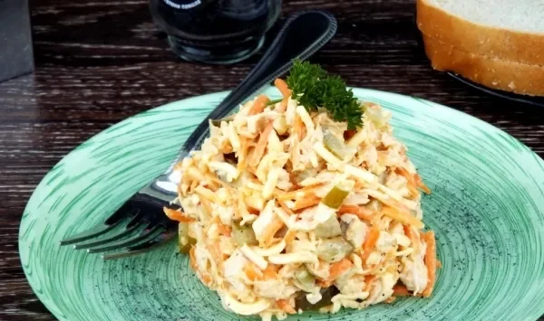 Фото блюда: Салат пикантный с корейской морковью и курицей