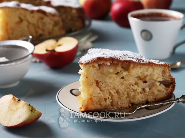 Фото блюда: Пышная шарлотка с творогом и яблоками на кефире