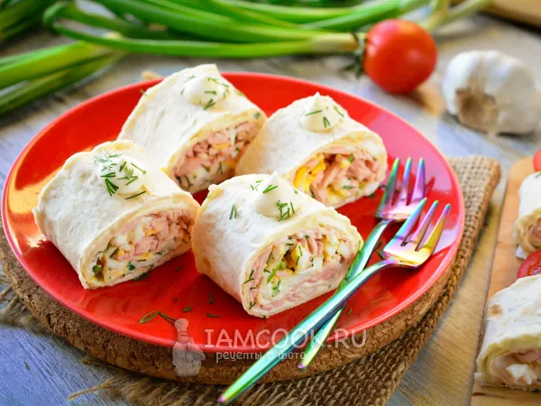 Фото блюда: Рулет из лаваша с колбасой и яйцами