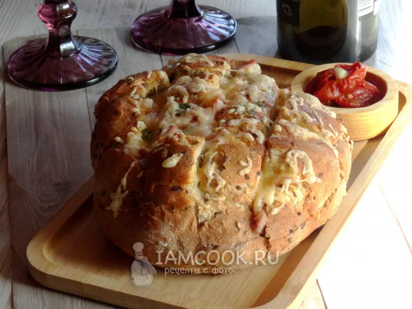 Фото блюда: Хлеб с сыром и беконом в духовке