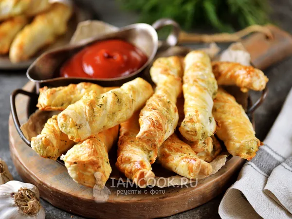 Фото блюда: Слойки с сыром и чесноком