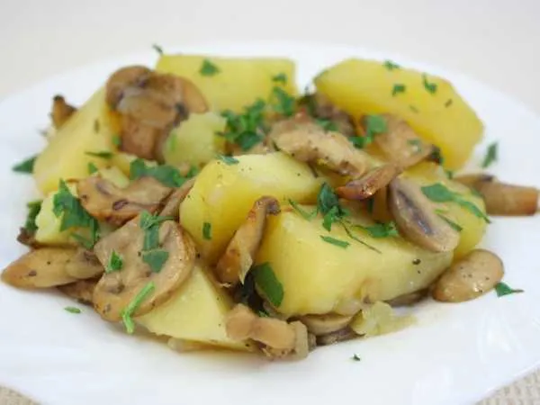 Фото блюда: Картофель запеченный с шампиньонами в духовке