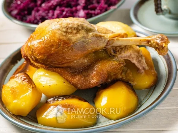 Фото блюда: Тушеный гусь с картошкой
