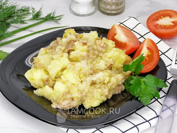 Фото блюда: Вареная картошка с тушенкой