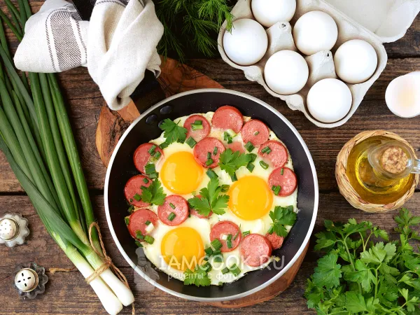 Фото блюда: Яичница с луком и сосисками