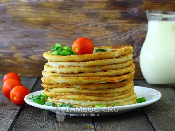 Фото блюда: Лепёшки с зеленым луком на сковороде