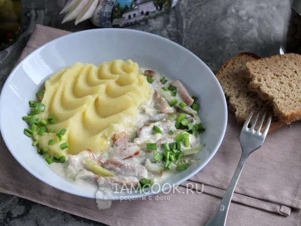 Фото блюда: Бефстроганов с маринованными огурцами (по-курземски)