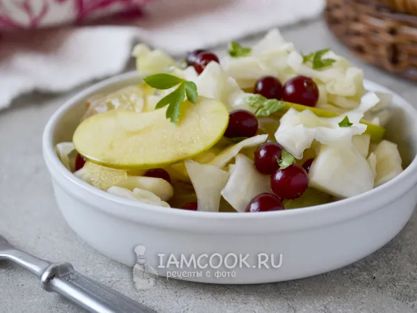 Фото блюда: Капуста «Провансаль» с клюквой, виноградом и яблоками