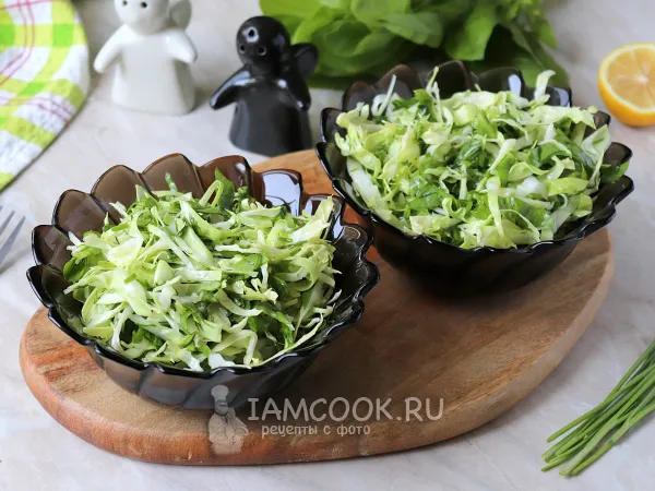 Фото блюда: Салат из капусты и шпината