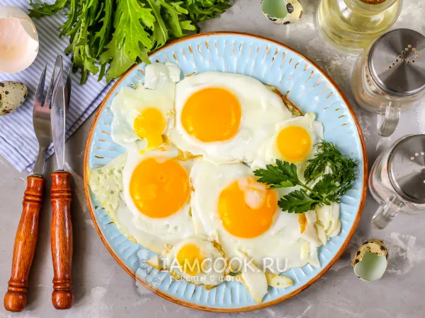 Фото блюда: Яичница из куриных и перепелиных яиц