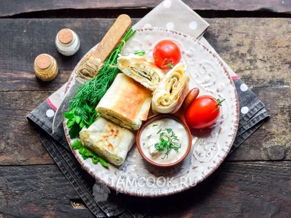 Фото блюда: Рулет из лаваша с творогом и зеленью в духовке