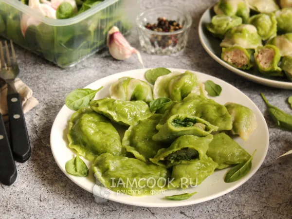 Фото блюда: Вареники со шпинатом (зелёные)