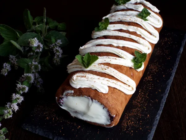 Фото блюда: Рулет с черникой (бисквитный)