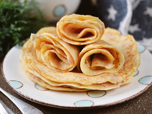 Фото блюда: Блины на кефире с колбасой и сыром