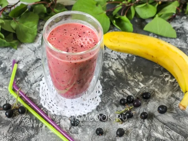Фото блюда: Молочный смузи с черной смородиной и бананом