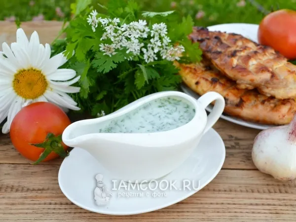 Фото блюда: Кефирный соус с чесноком и кинзой