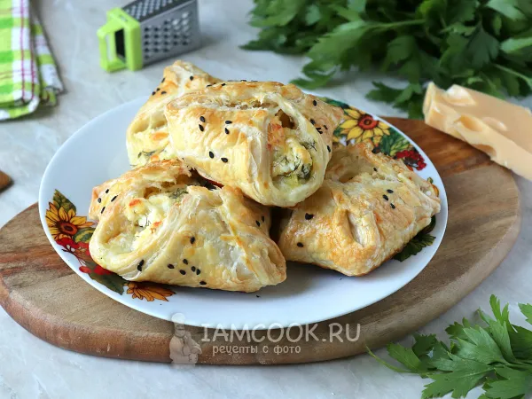 Фото блюда: Слойки с творогом, сыром и зеленью