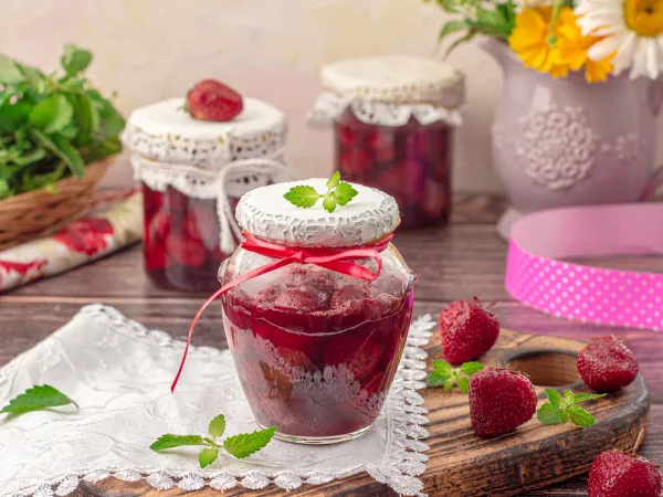 Фото блюда: Клубника в собственном соку без сахара на зиму