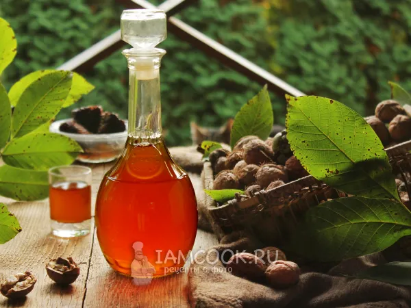 Фото блюда: Настойка на перегородках грецких орехов (на водке)