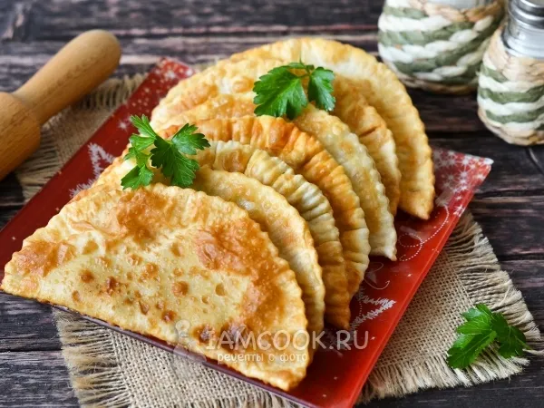 Фото блюда: Чебуреки с сыром и сырой картошкой