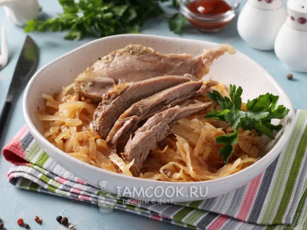 Фото блюда: Голень индейки с капустой в духовке