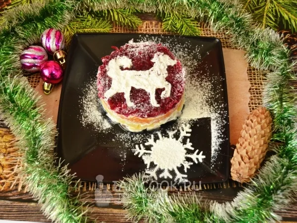 Фото блюда: Селедка под шубой на Новый год Собаки