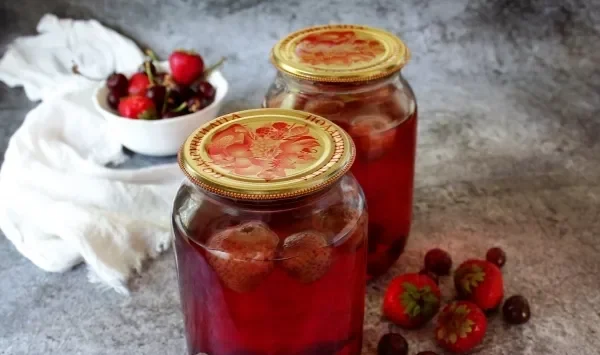 Фото блюда: Компот из вишни и клубники