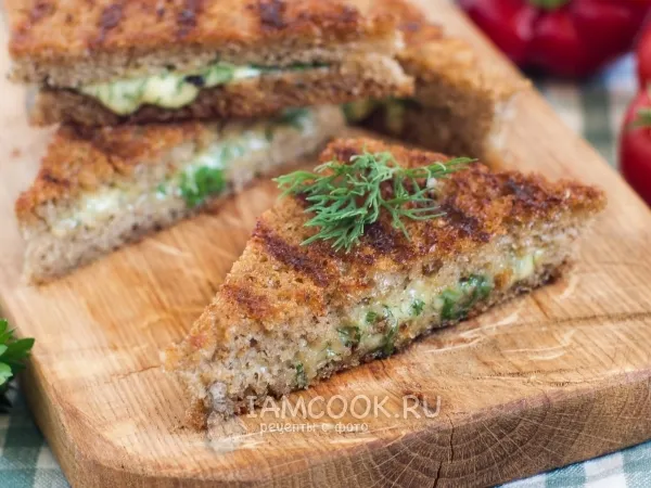 Фото блюда: Сэндвич с сыром на сковороде