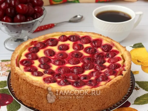 Фото блюда: Песочный пирог с творогом и вишней