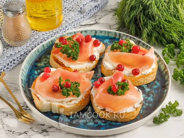 Фото блюда: Брускетта с беконом и творожным сыром