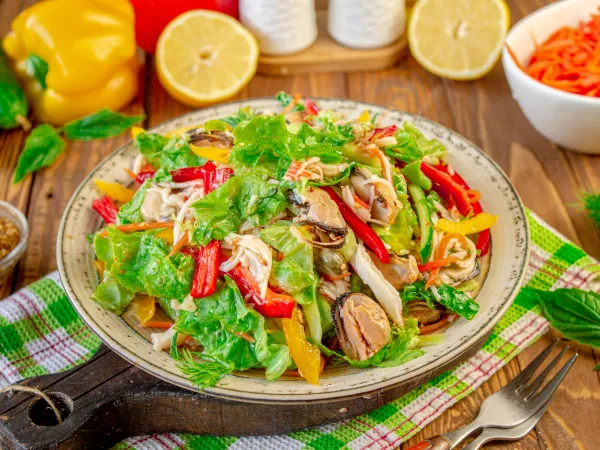 Фото блюда: Салат с мидиями и крабовыми палочками