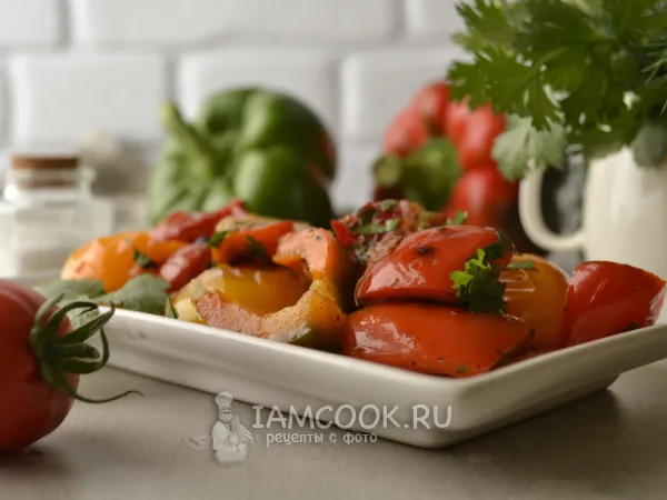 Фото блюда: Салат из обжаренного перца и помидоров с чесноком