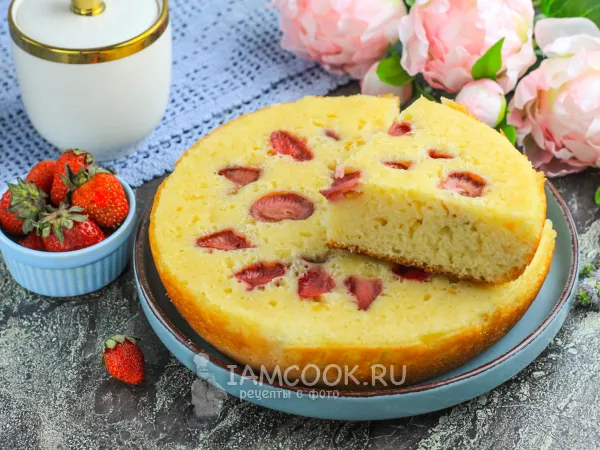 Фото блюда: Пирог с клубникой на сковороде