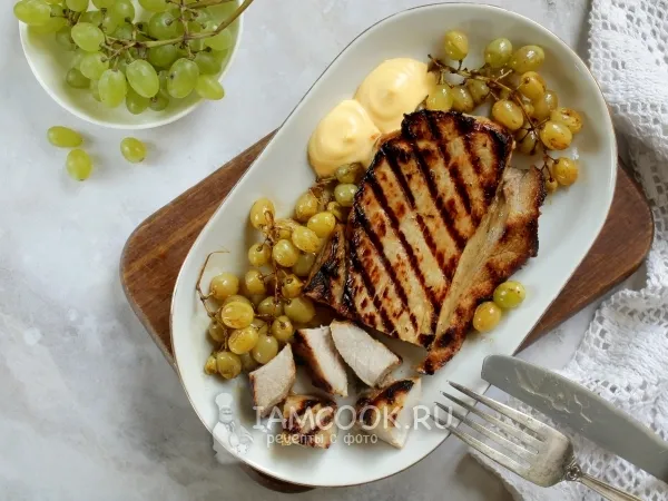Фото блюда: Свиной шницель в виноградном маринаде на сковороде-гриль