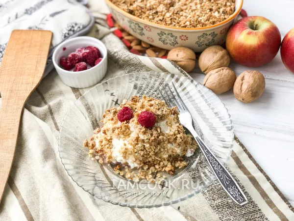 Фото блюда: Овсяный крамбл с творогом и яблоком