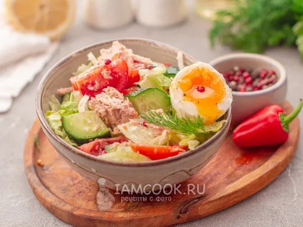 Фото блюда: Салат с тунцом и айсбергом (с яйцом)