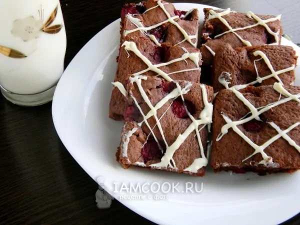 Фото блюда: Шоколадный пирог с вишней