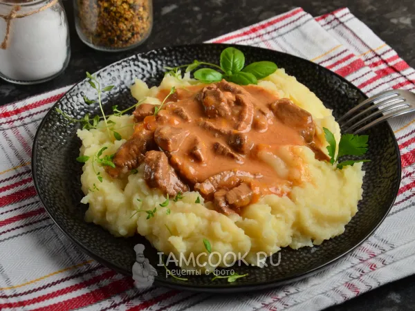 Фото блюда: Картофельное пюре с гуляшом из говядины