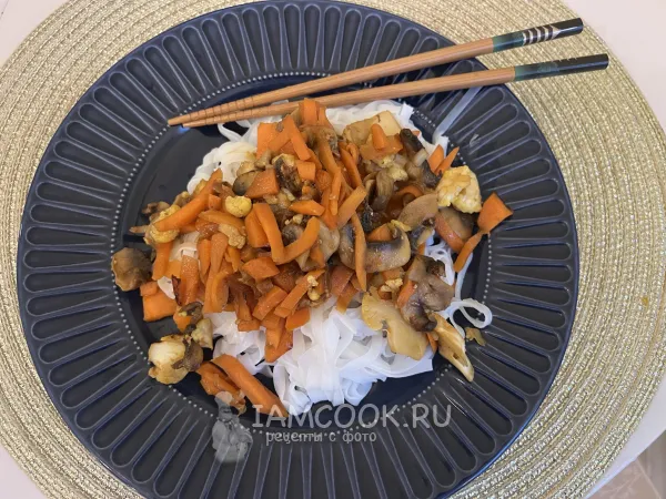 Фото блюда: Рисовая лапша с овощами и грибами