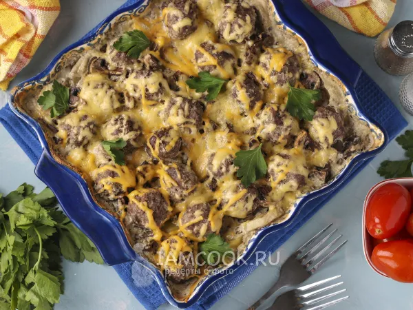 Фото блюда: Картофель с грибами и фрикадельками в духовке