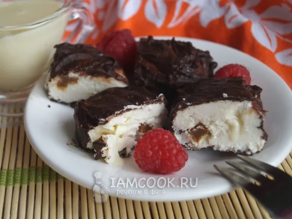 Фото блюда: Сырки со сгущенкой в шоколадной глазури