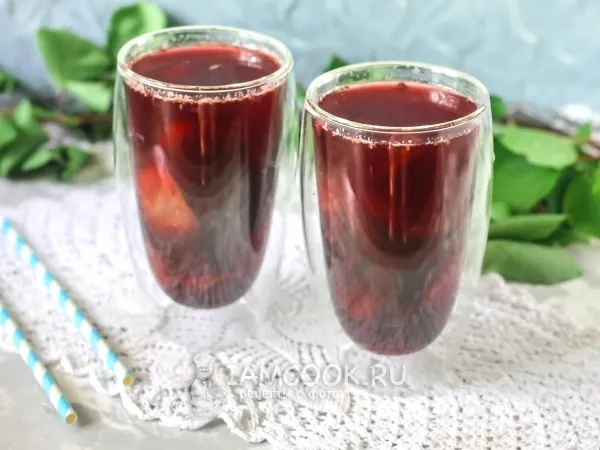 Фото блюда: Компот из шелковицы и персиков